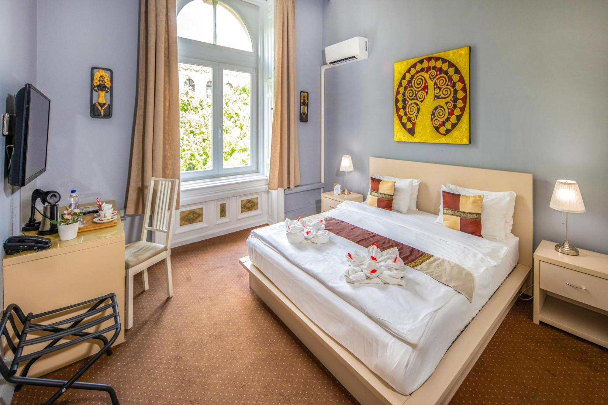 Andrassy Thai Hotel Budapest Bagian luar foto