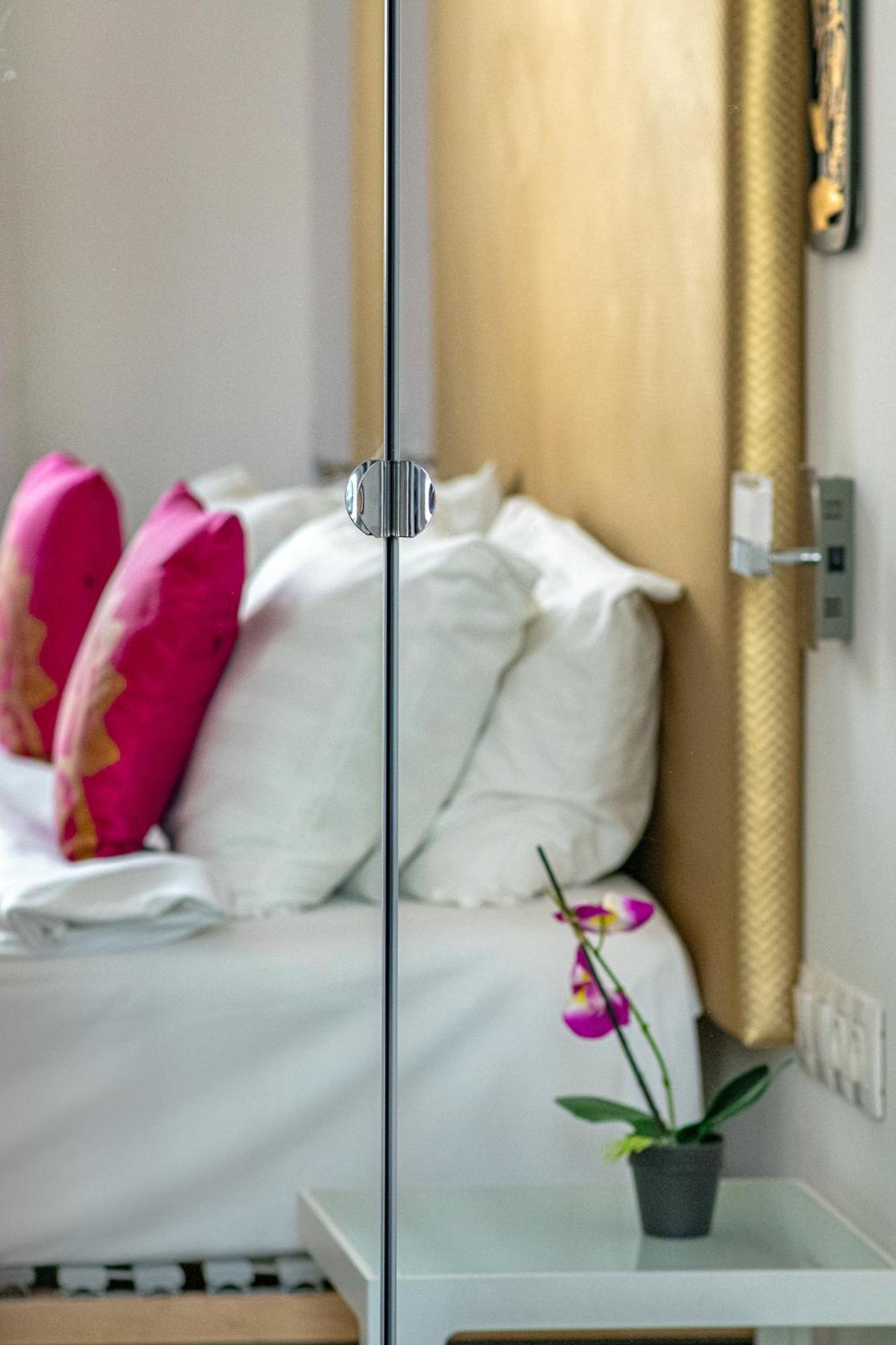 Andrassy Thai Hotel Budapest Bagian luar foto
