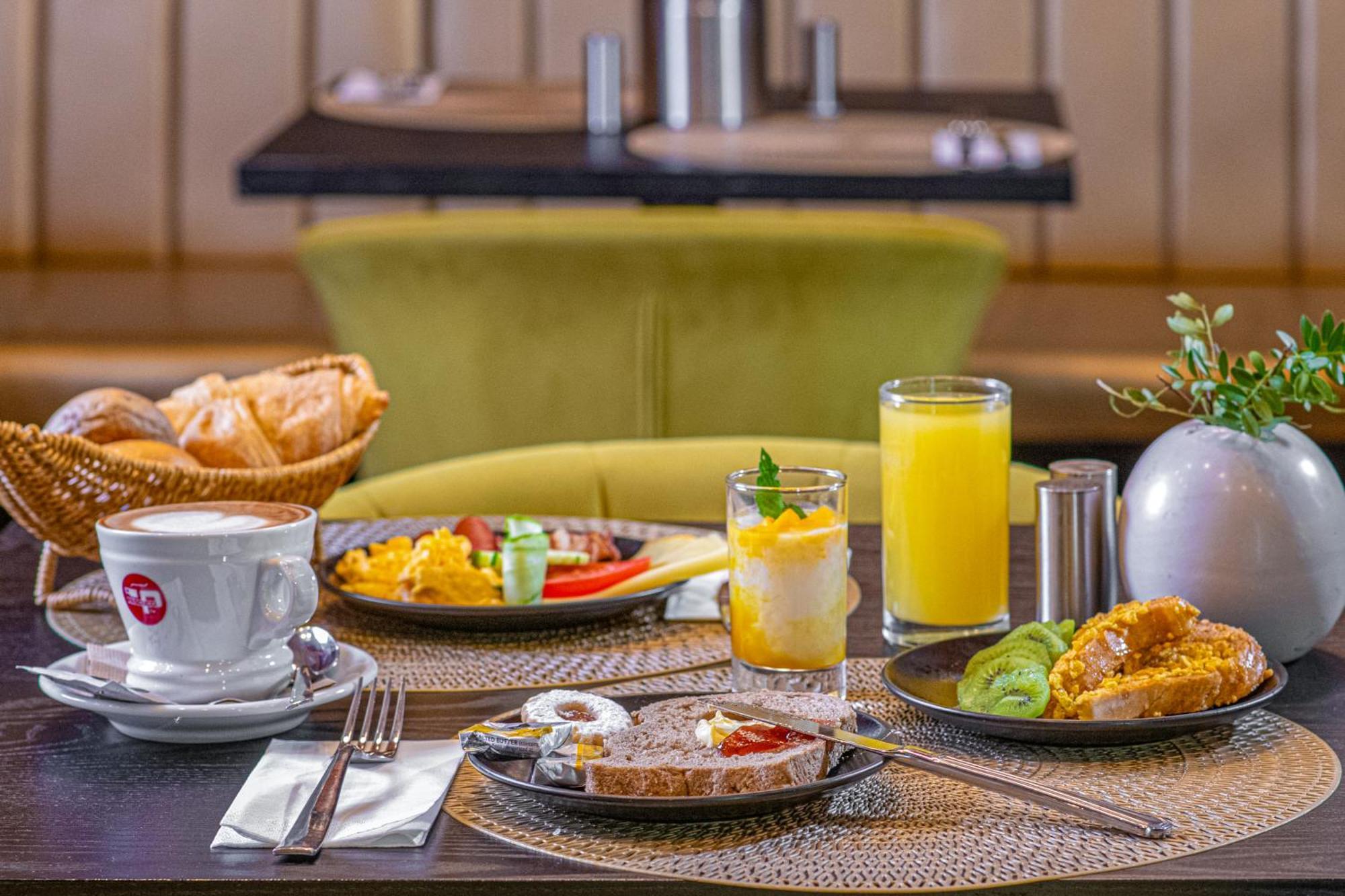 Andrassy Thai Hotel Budapest Bagian luar foto